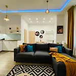 Chic Luxury Studio In Central Budapest - Tropical