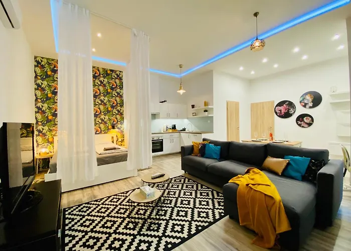 Chic Luxury Studio In Central Budapest - Tropical