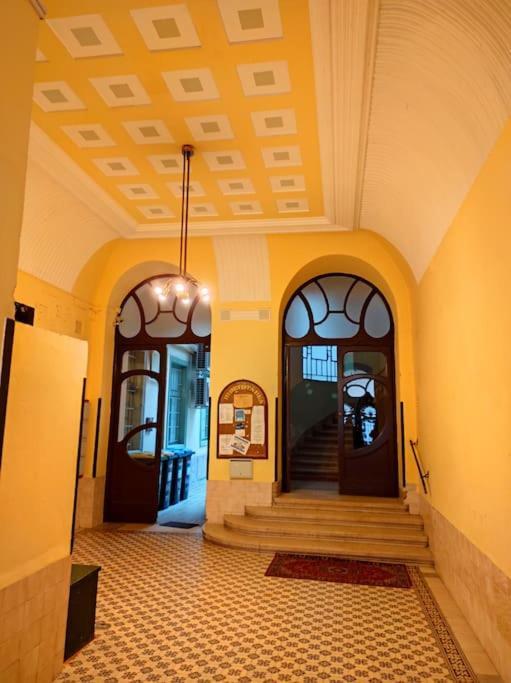 Chic Luxury In - Tropical * Budapest