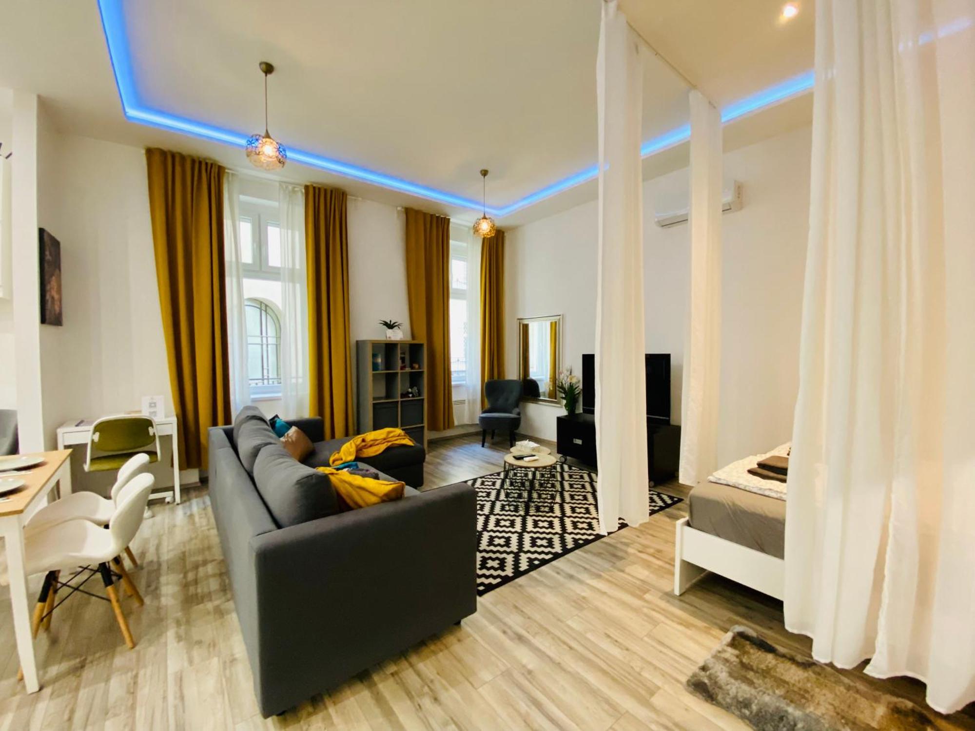Apartment Chic Luxury In - Tropical *