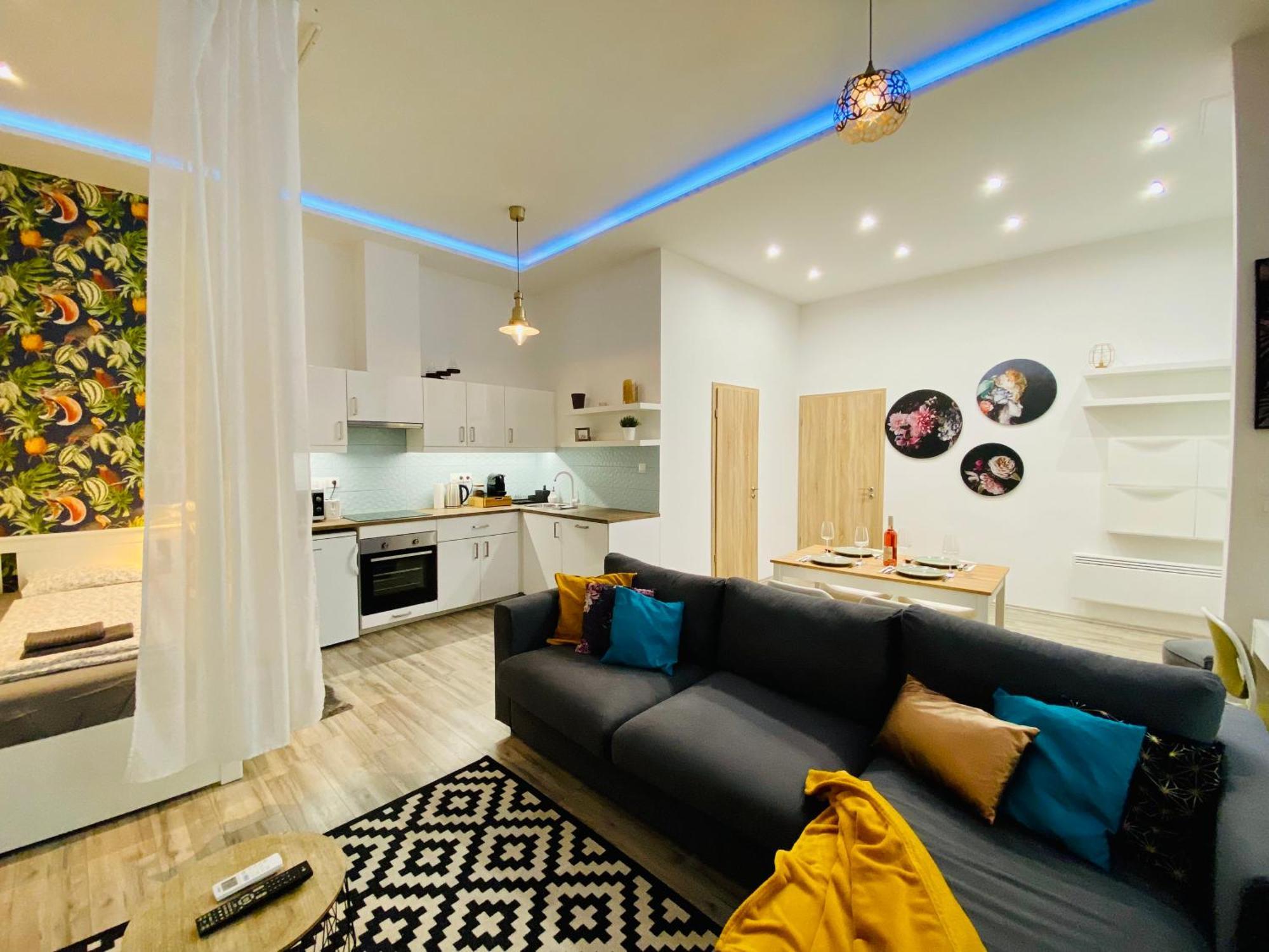 Chic Luxury In - Tropical Apartment Budapest